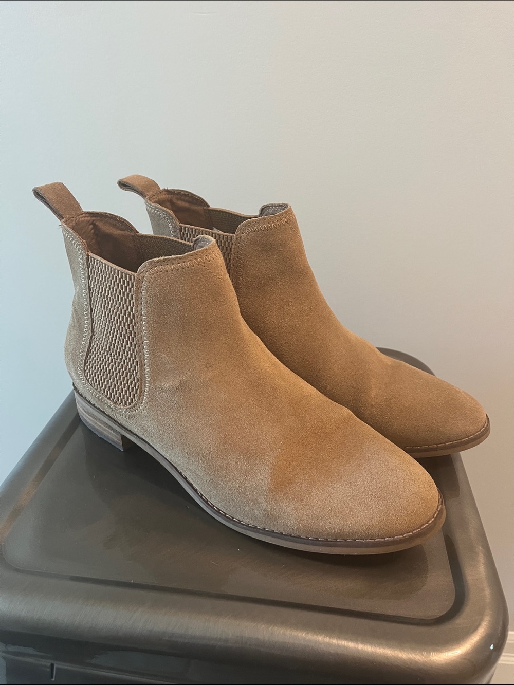 Toms Ella Suede Ankle Booties size 9 Tan
